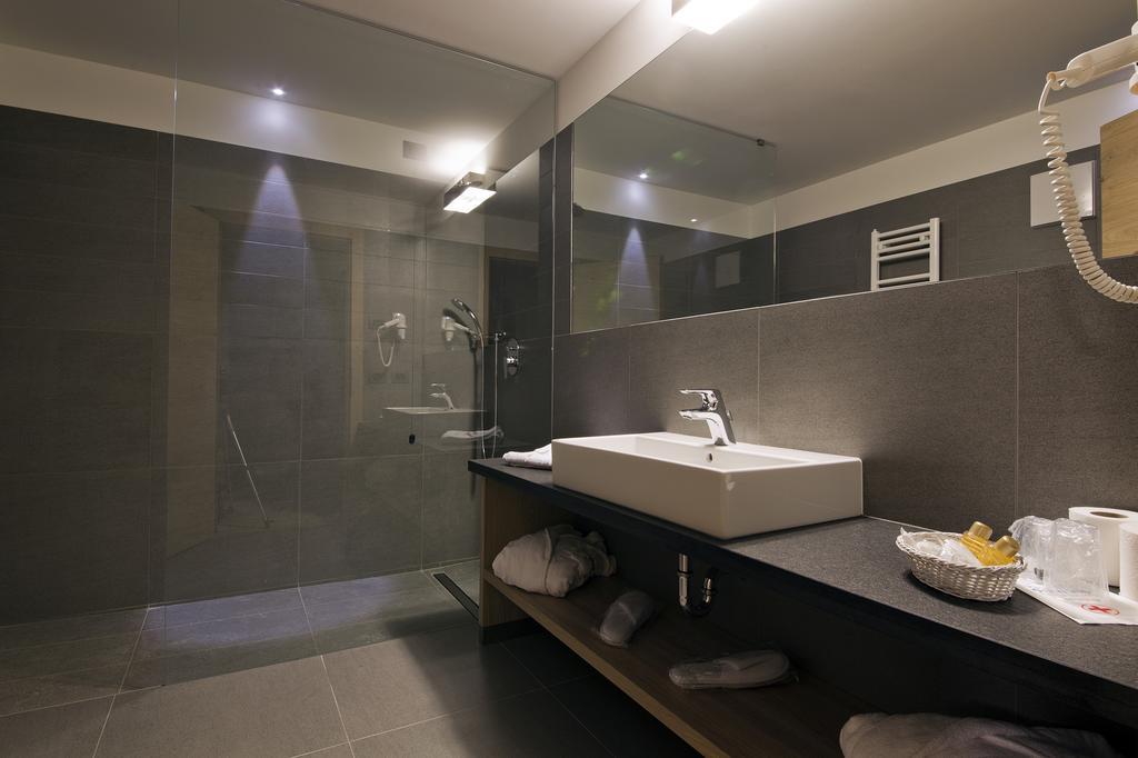 Design & Suite Hotel Ciarnadoi Vigo di Fassa Room photo